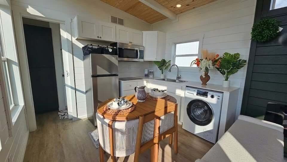 The Lil Miami by Tiny Home Depot - Image 3