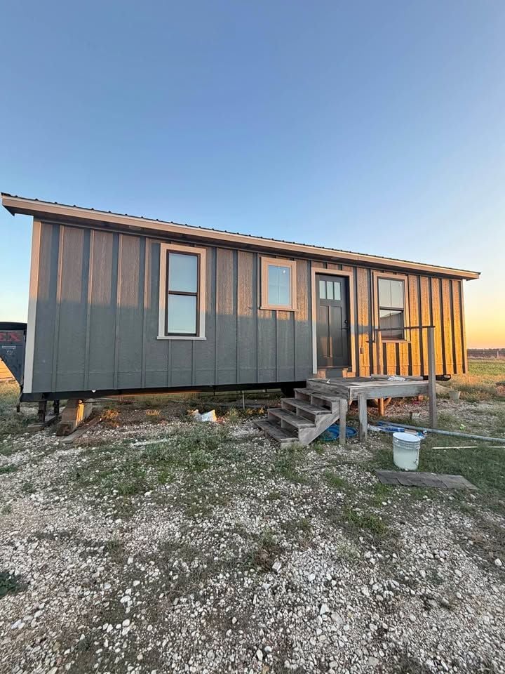 Brand new tiny home full size appliances`