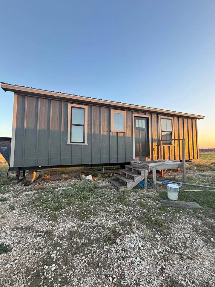 Brand new tiny home full size appliances`