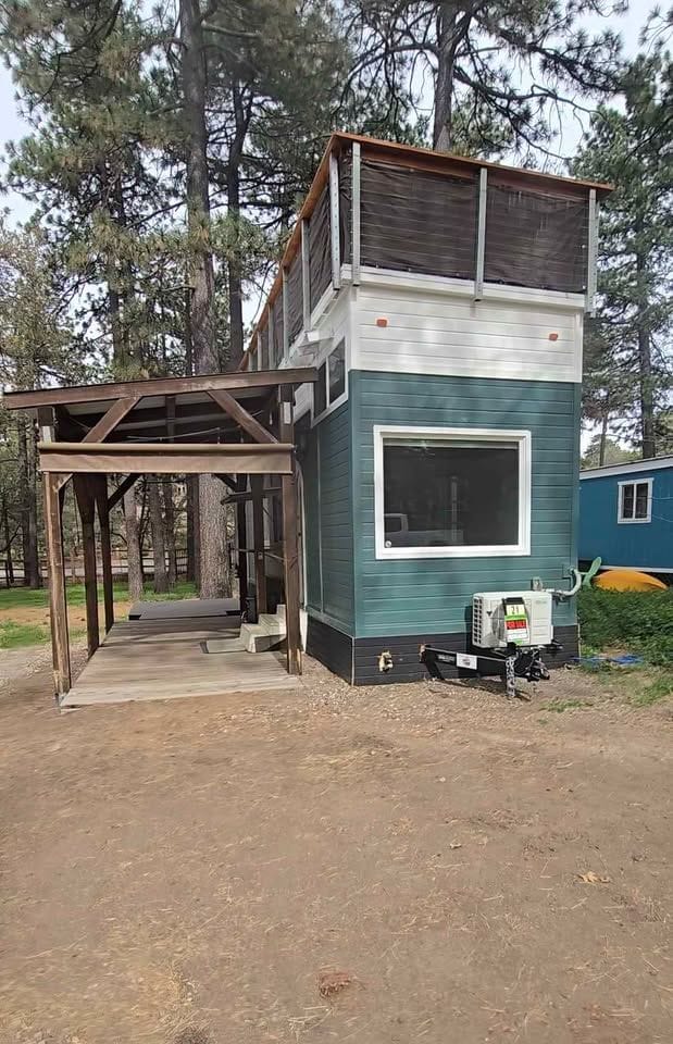 Tiny Home On Wheels with Roof Top, Full Size Tub and so much more! - Image 2