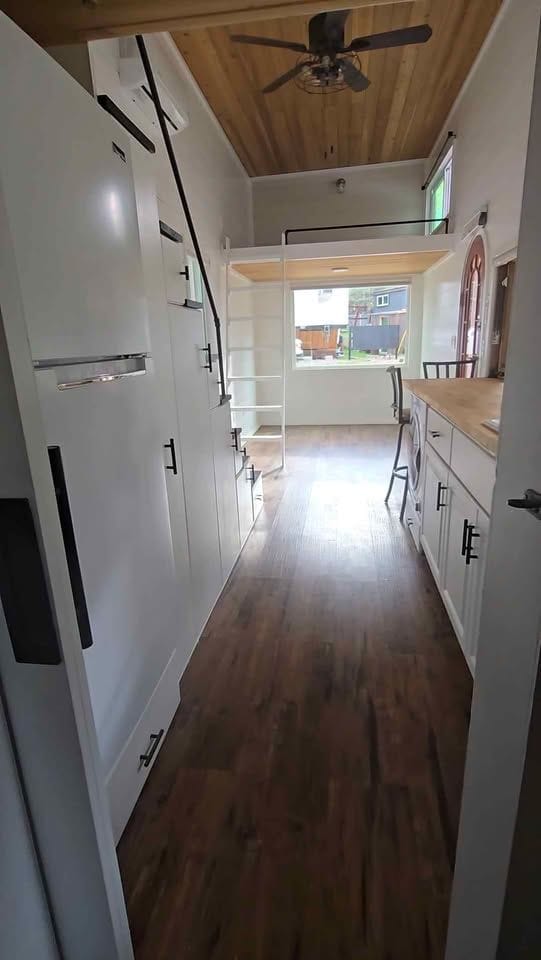 Tiny Home On Wheels with Roof Top, Full Size Tub and so much more! - Image 5