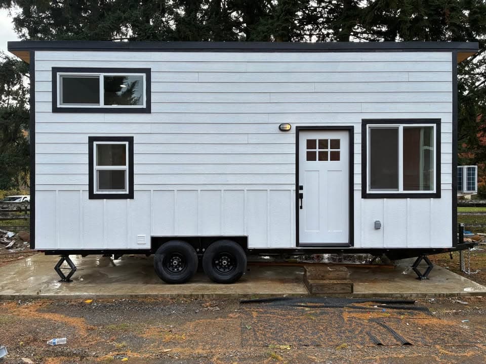 New Custom built TINY HOUSE - Image 2