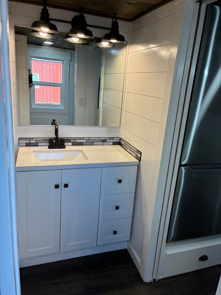 New Custom built TINY HOUSE - Image 3