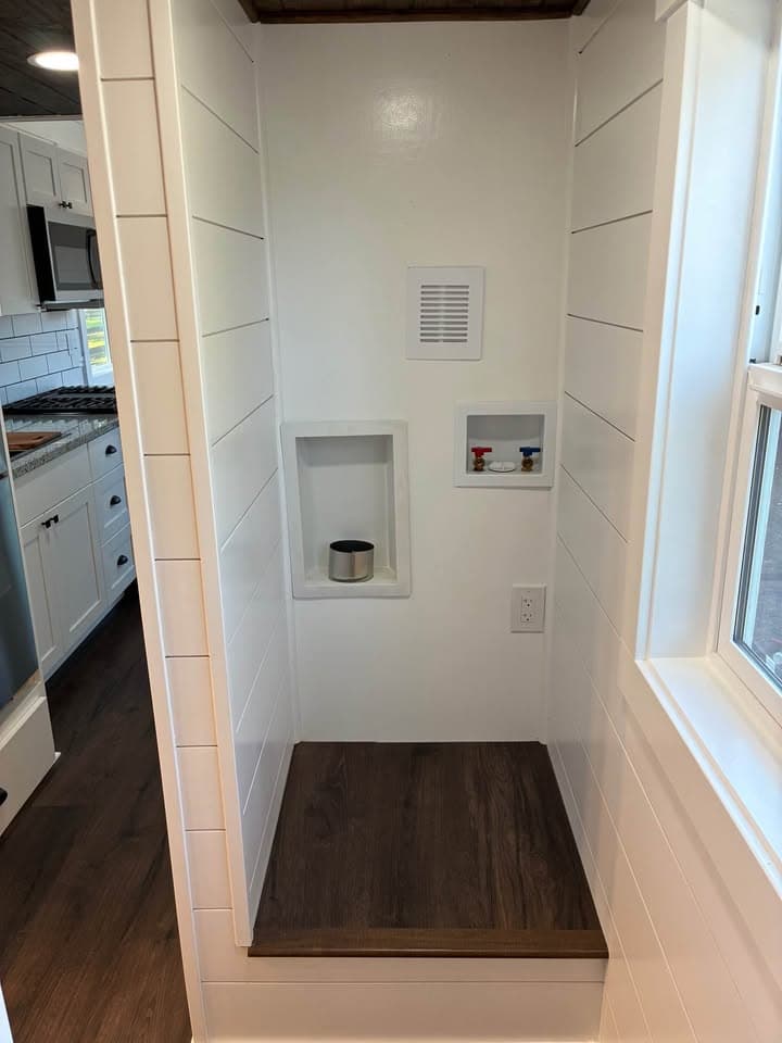 New Custom built TINY HOUSE - Image 4