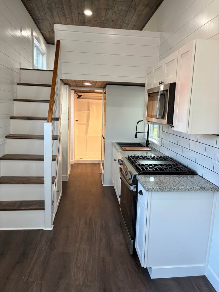 New Custom built TINY HOUSE - Image 5