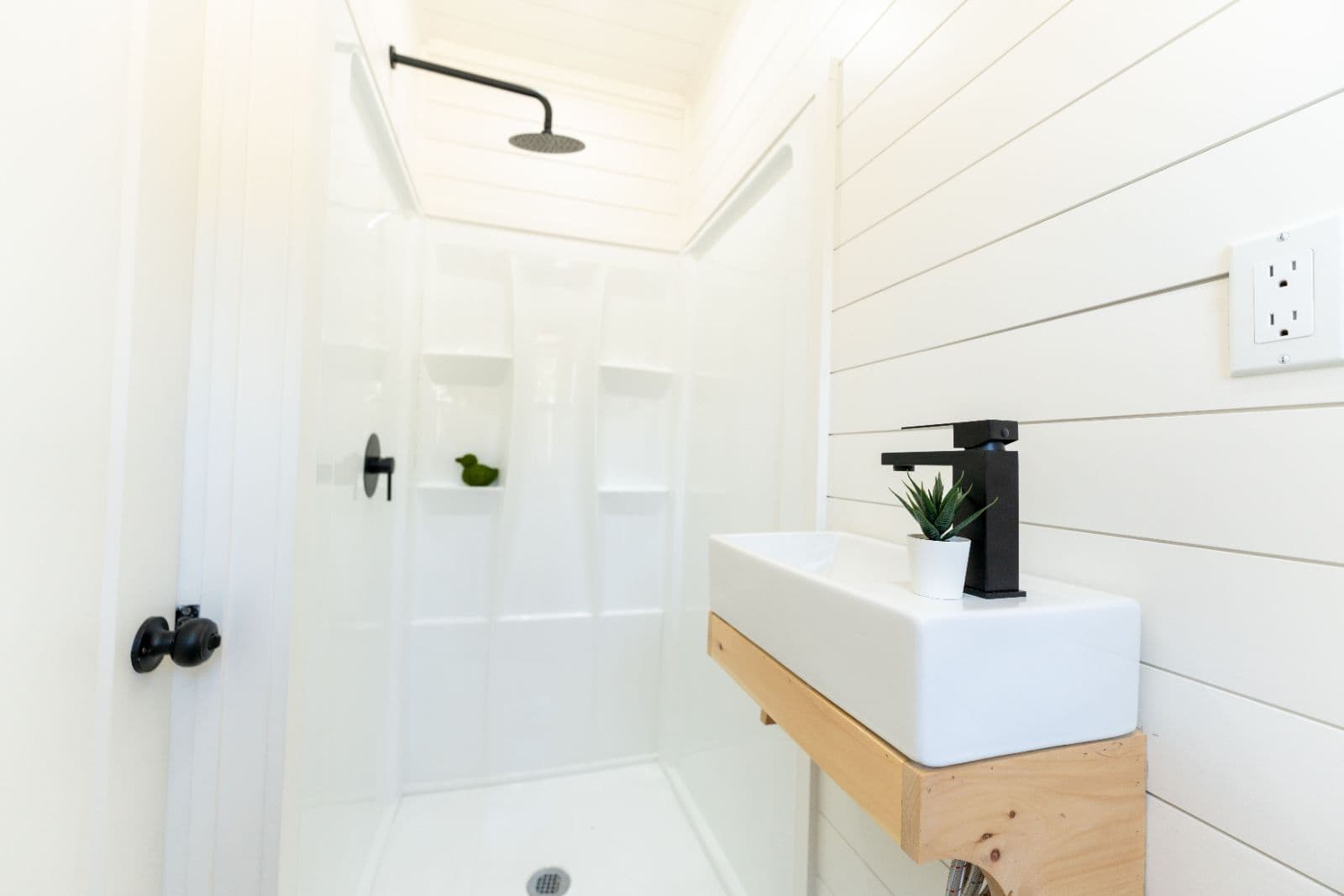 Compact Single-Level 20' Tiny Home with Full Kitchen and Bathroom | Fairfax 20' - Image 2