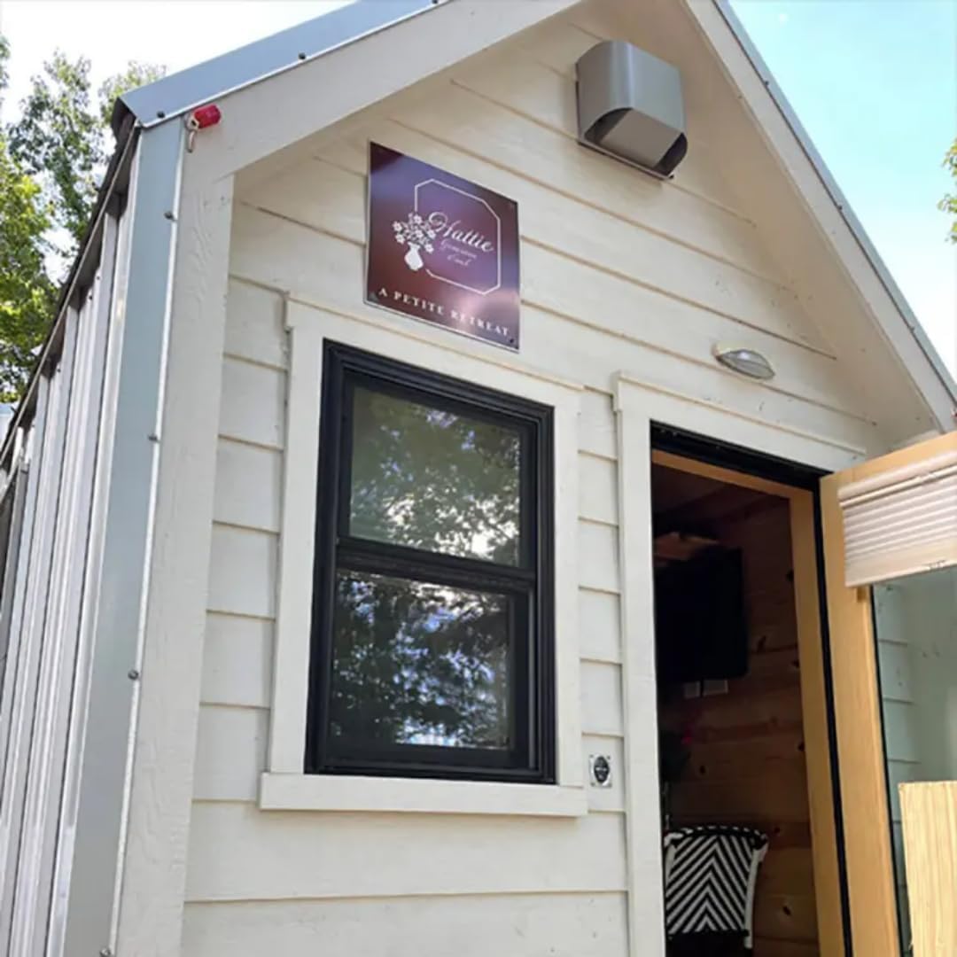 Tiny House Retreat with Metal Roof – Outdoor Patio, Wooden Deck & Fire Pit Area - Image 4