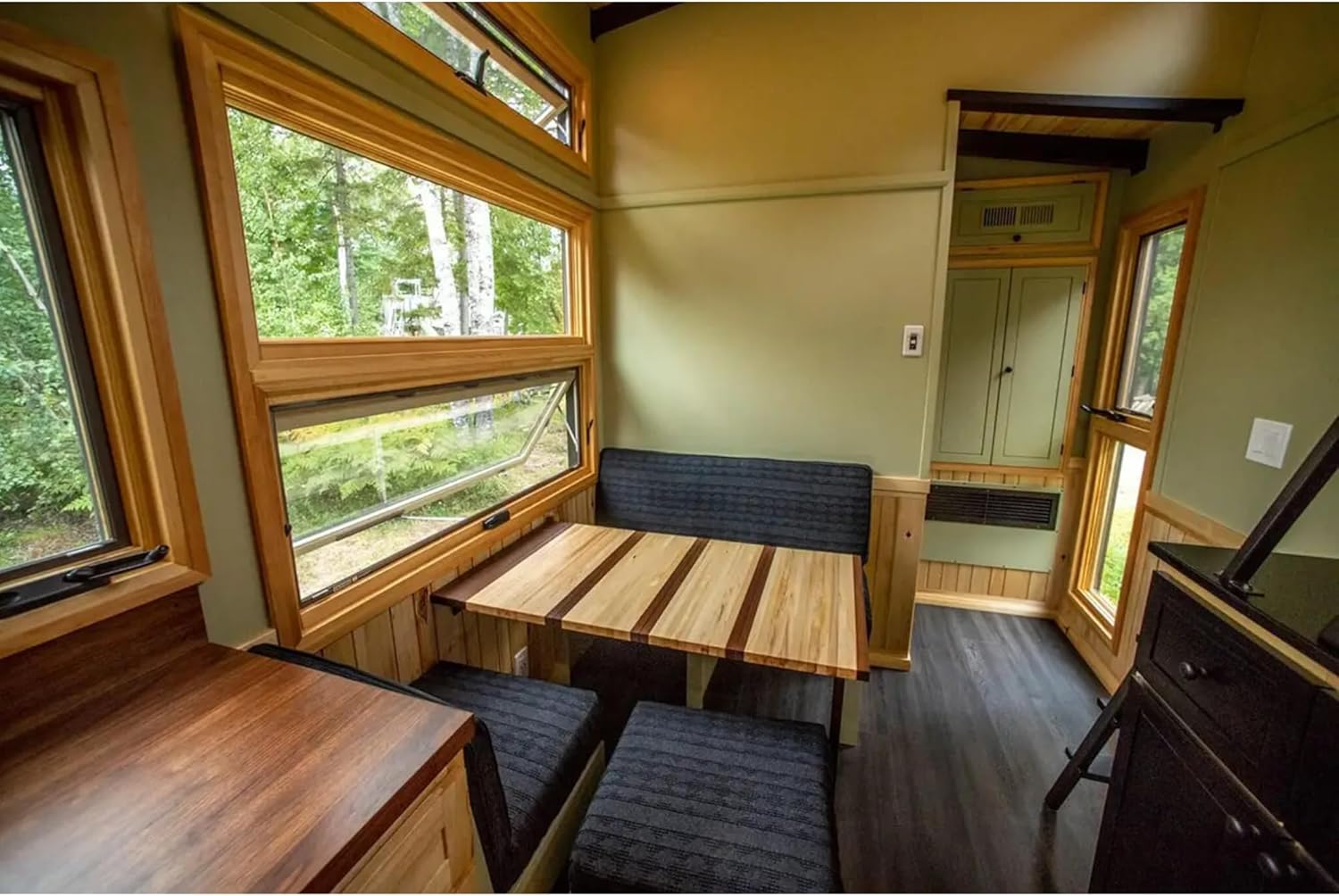 Eco-Friendly Container House on Wheels – Customizable Portable Living Space with Modern Design - Image 6
