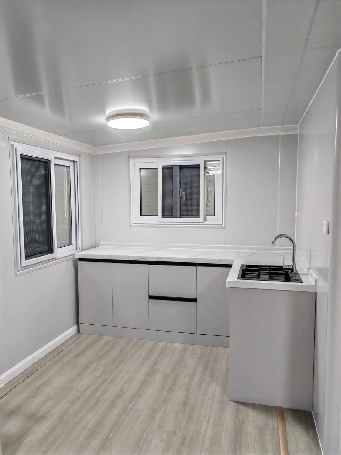 Spacious Expandable Tiny Home (800 sq ft) – 2 Bedrooms, Kitchen & Bathroom - Image 8