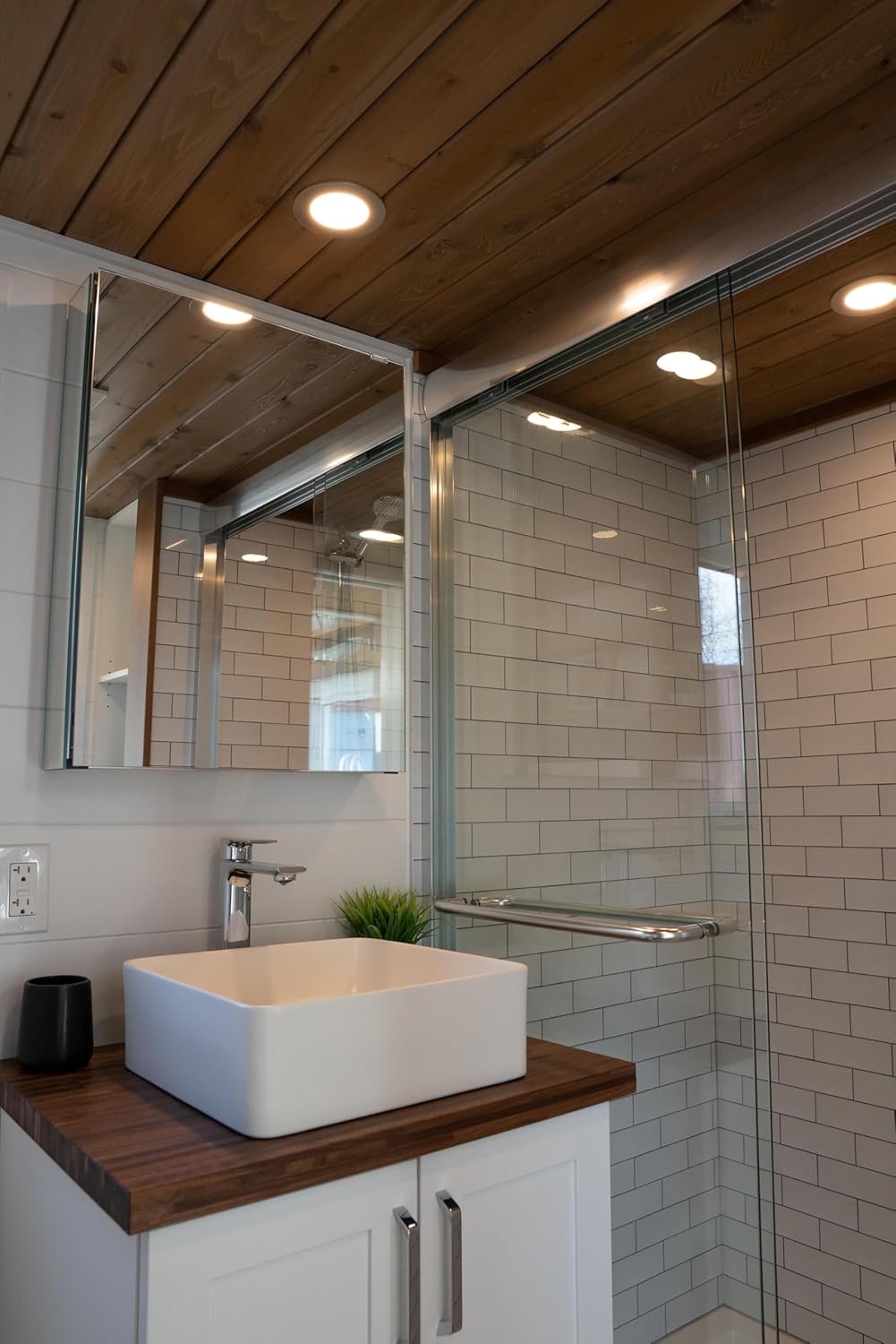Modern Tiny House on Wheels (396 sq ft) – 3 Bedrooms, Dual Lofts, Full Kitchen & Bath, Energy-Efficient Design - Image 4