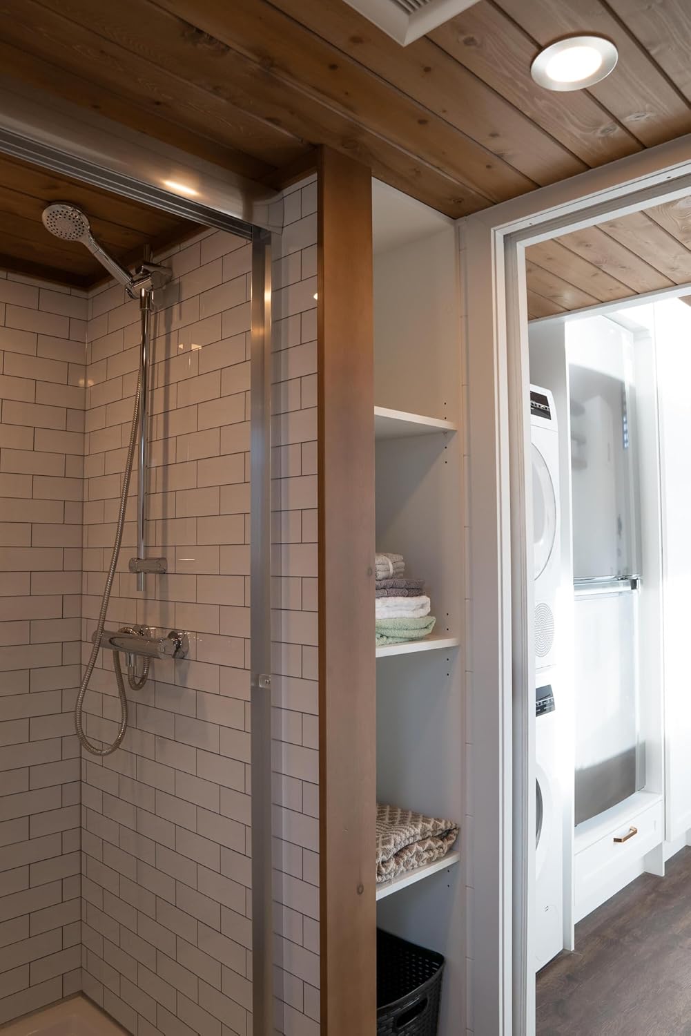 Modern Tiny House on Wheels (396 sq ft) – 3 Bedrooms, Dual Lofts, Full Kitchen & Bath, Energy-Efficient Design - Image 5