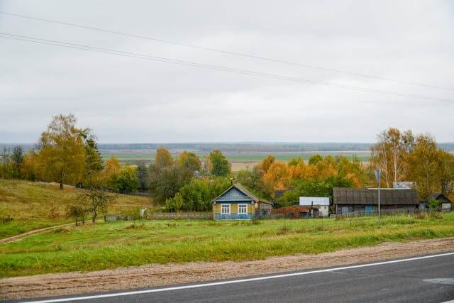 Kentucky tiny house community with small homes, shared amenities, and scenic landscape